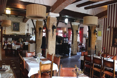 Daily cooked-to-order breakfast for a fee. Konak Tammy
