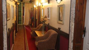 المنشأة من الداخل