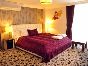 Frigobar, cofres nos quartos, Wi-Fi de cortesia, roupa de cama