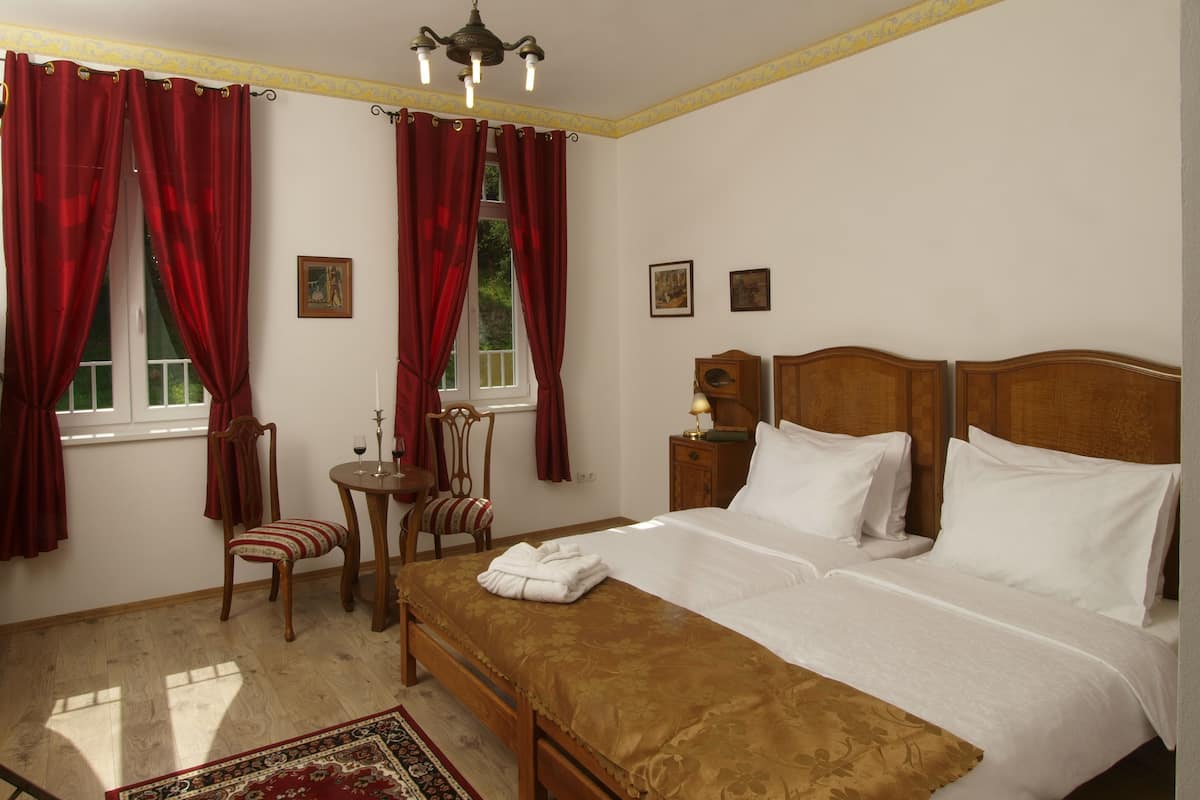 1 bedroom, hypo-allergenic bedding, minibar, in-room safe