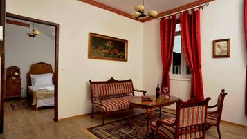 Studio Suite | Living room | LCD TV