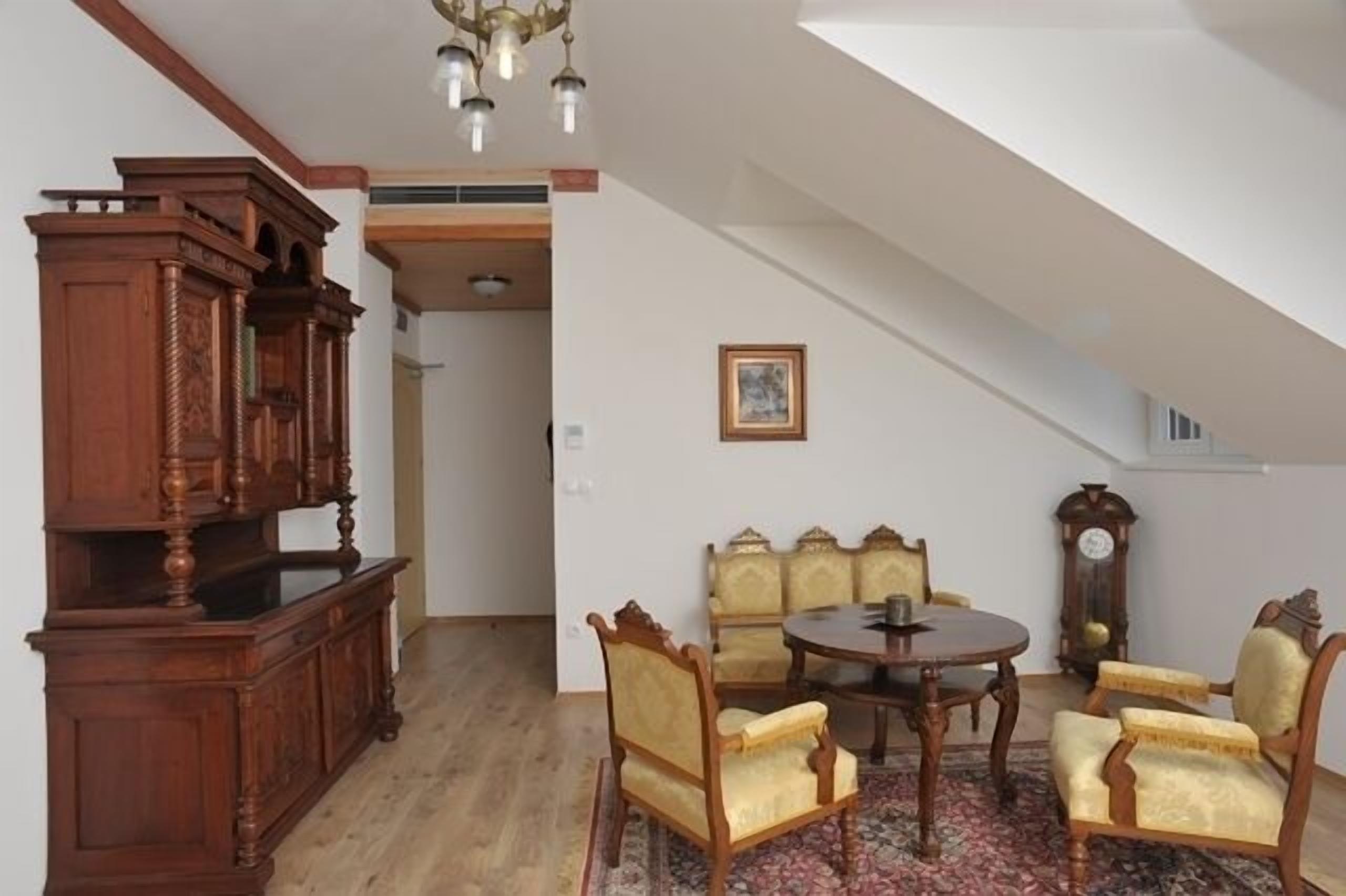 executive suite | in-room dining