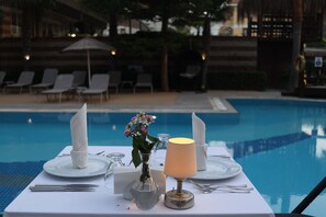 2 restaurants; breakfast and dinner served  - Pırıl Hotel Thermal & Beauty SPA (Cesme)