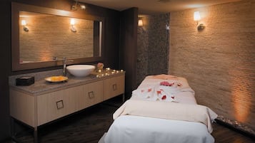 Couples treatment rooms, sauna, hot tub, steam room, hot springs
