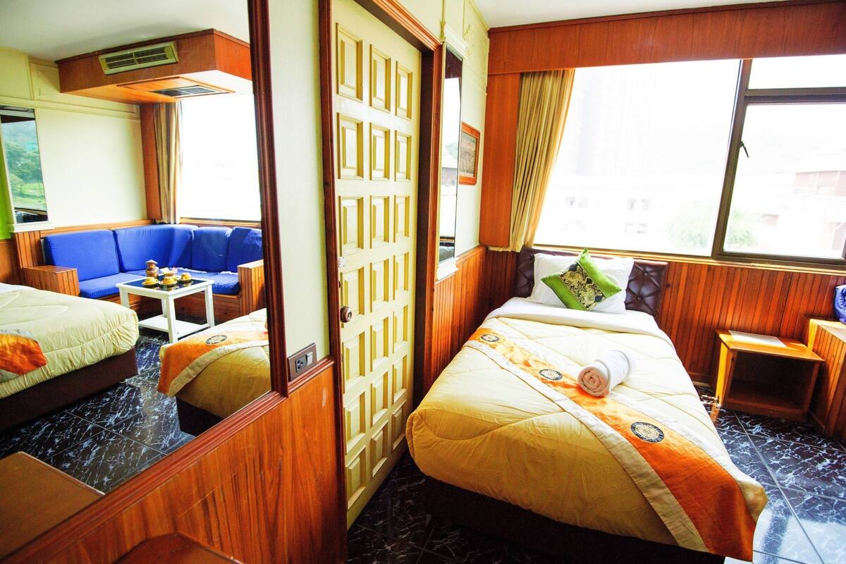 In-room safe, free WiFi