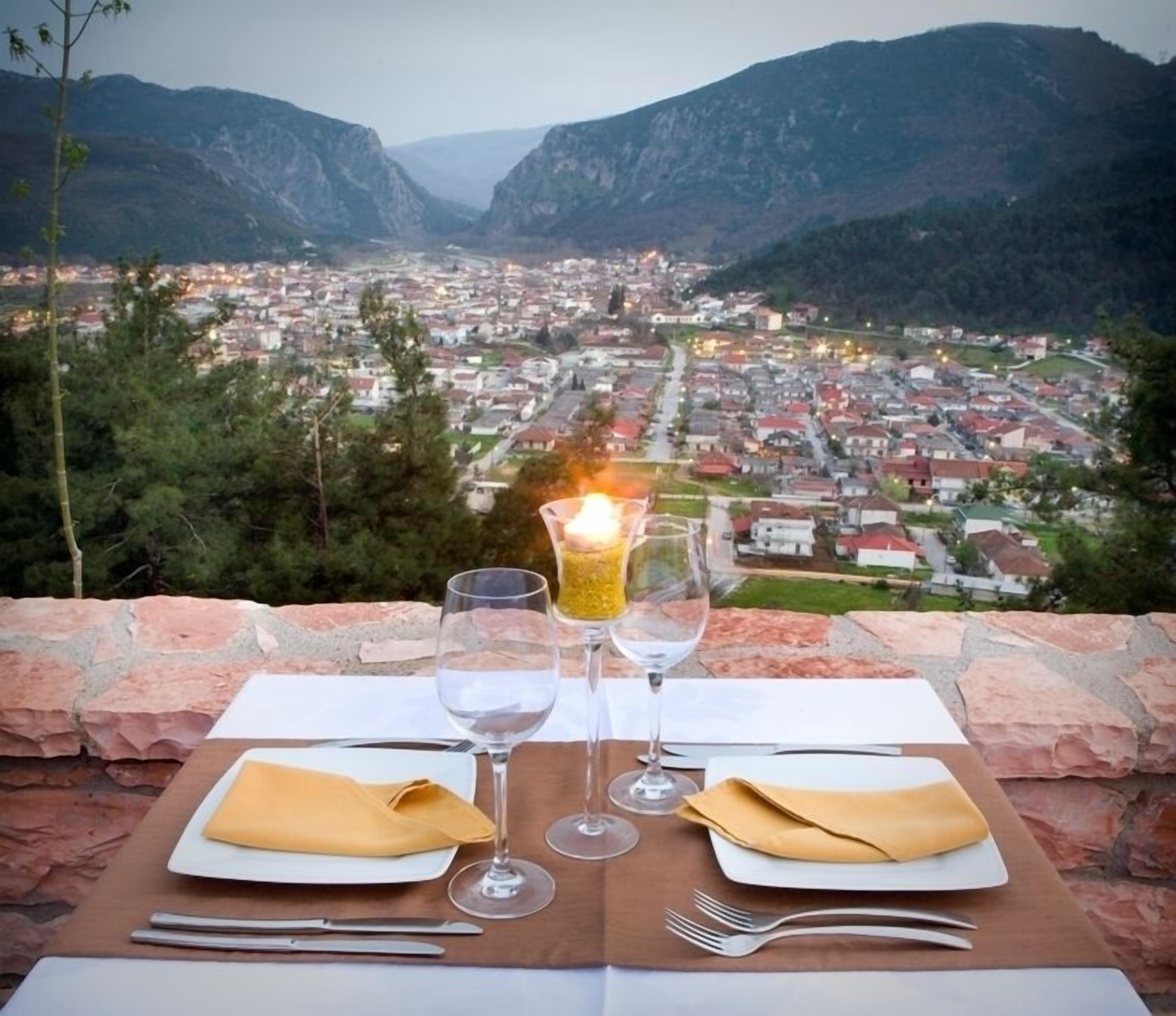 breakfast, lunch and dinner served