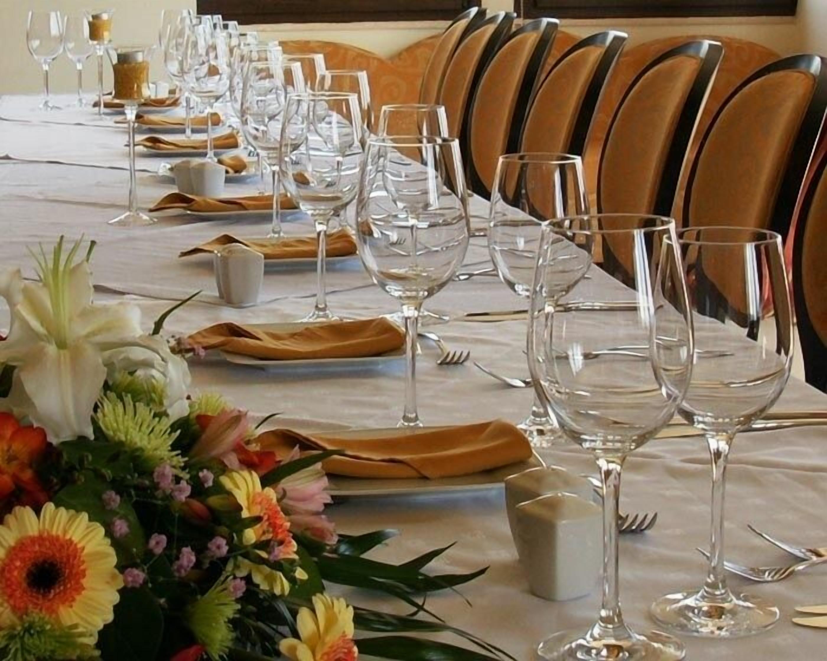 breakfast, lunch and dinner served