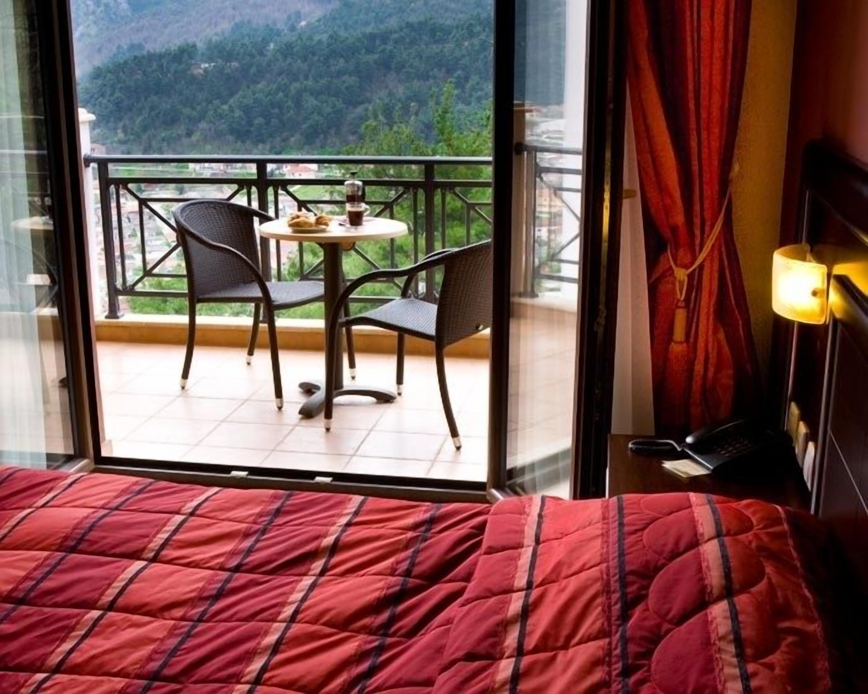 minibar, in-room safe, desk, laptop workspace