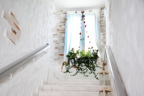 Interior entrance - Hotel Opera (Larnaca)