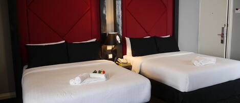 Quarto família | Cofres nos quartos, espaço de trabalho para notebook, Wi-Fi de cortesia