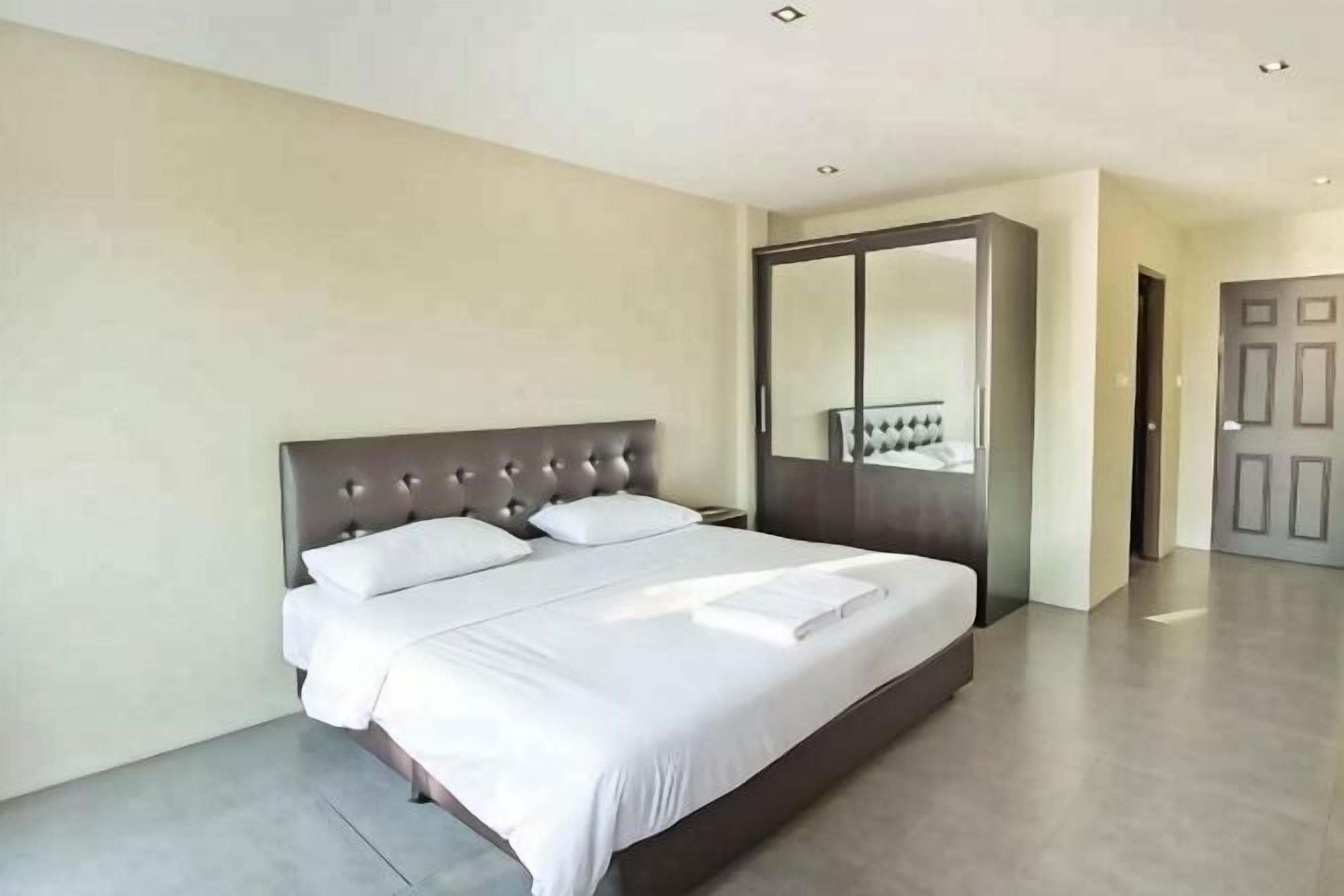 Skrivebord, lydisolert, wi-fi (inkludert) og sengetøy