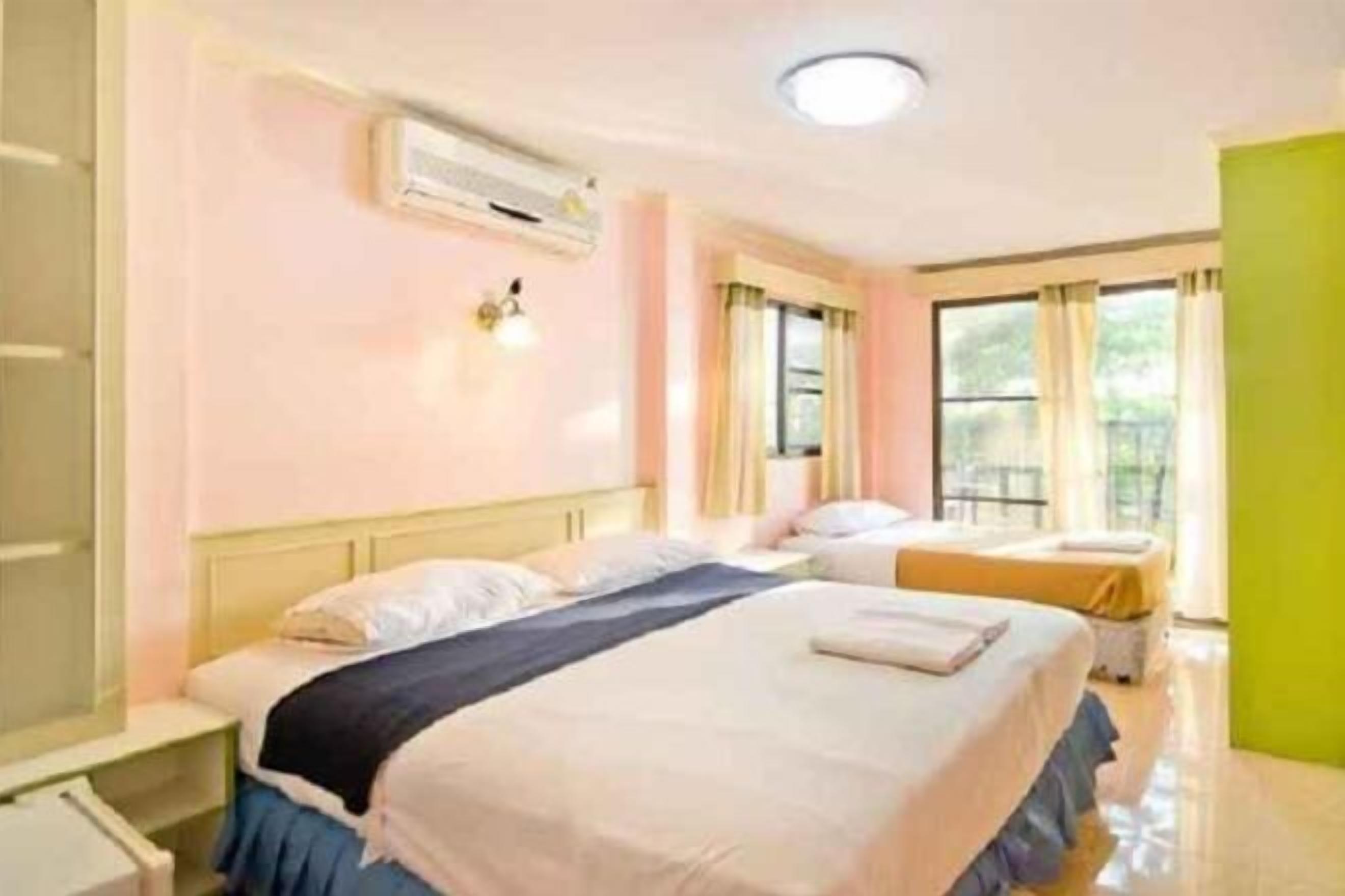 Skrivebord, lydisolert, wi-fi (inkludert) og sengetøy