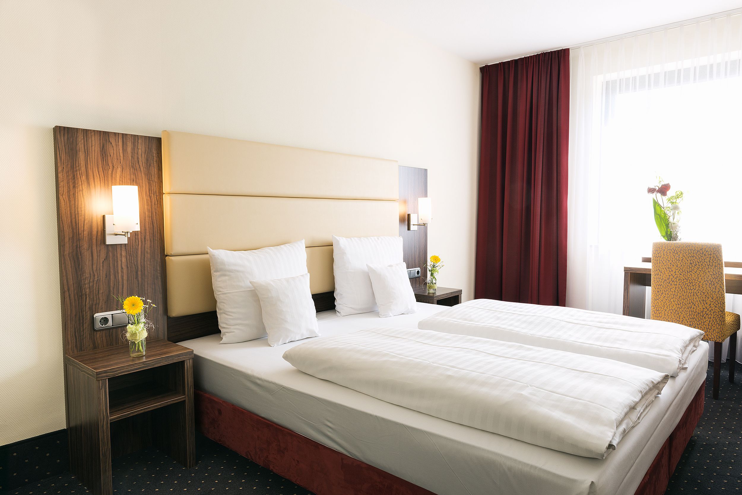 double room | hypo-allergenic bedding, down duvets, minibar, desk