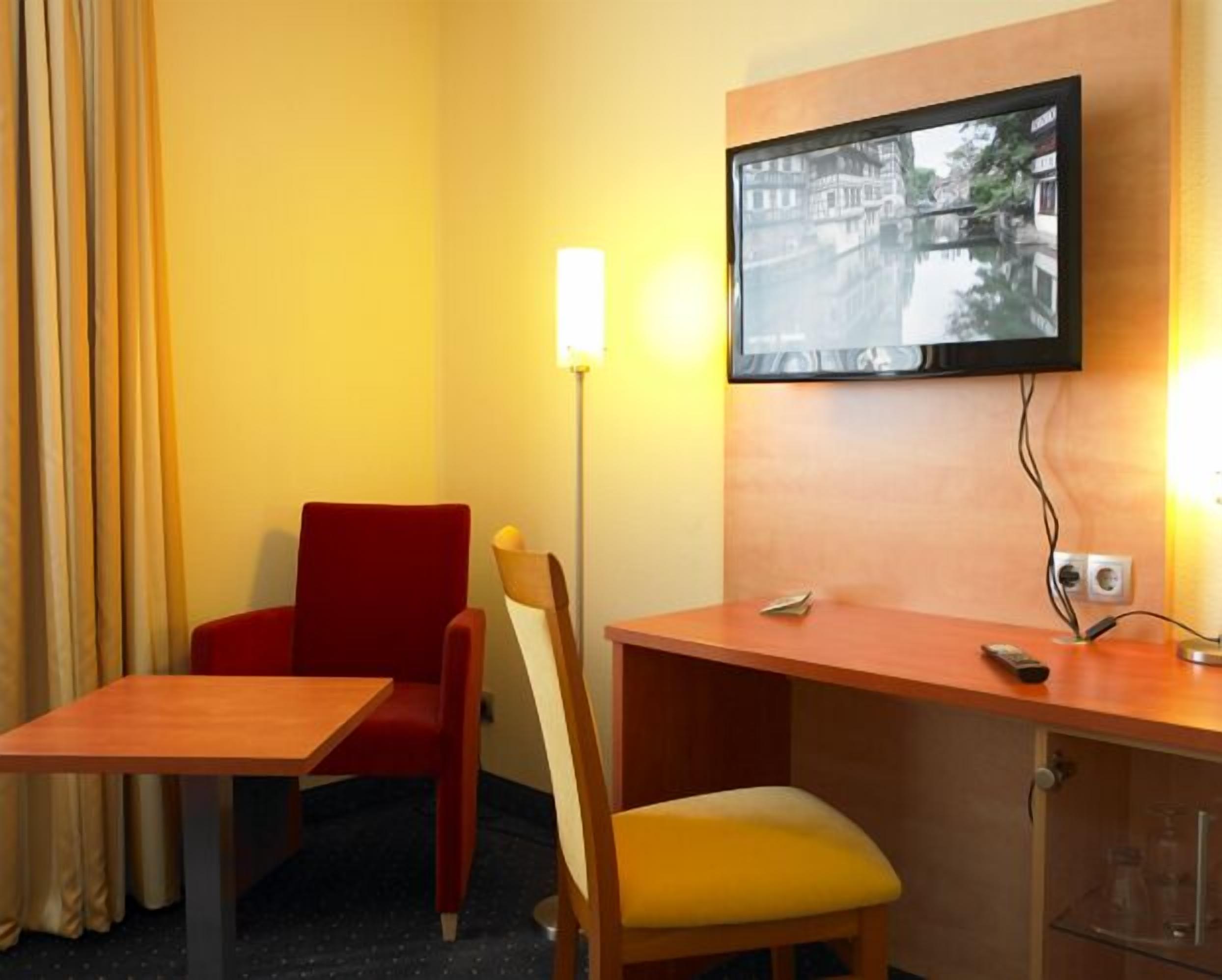 single room | living room | led tv, pay films