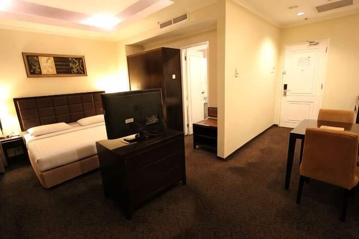 迷你吧、客房內保險箱、書桌、熨斗/熨衣板