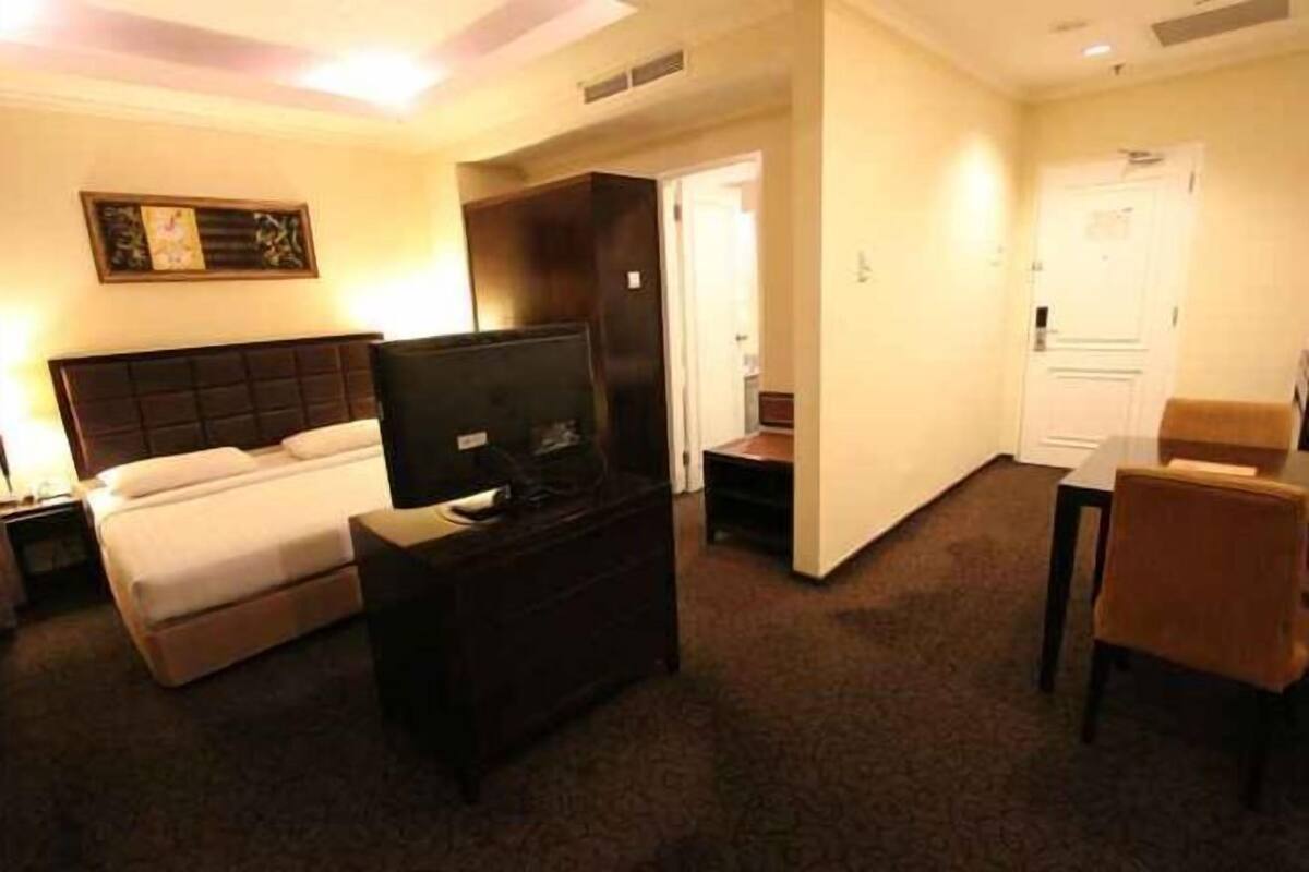 1 chambre, minibar, coffres-forts dans les chambres, bureau