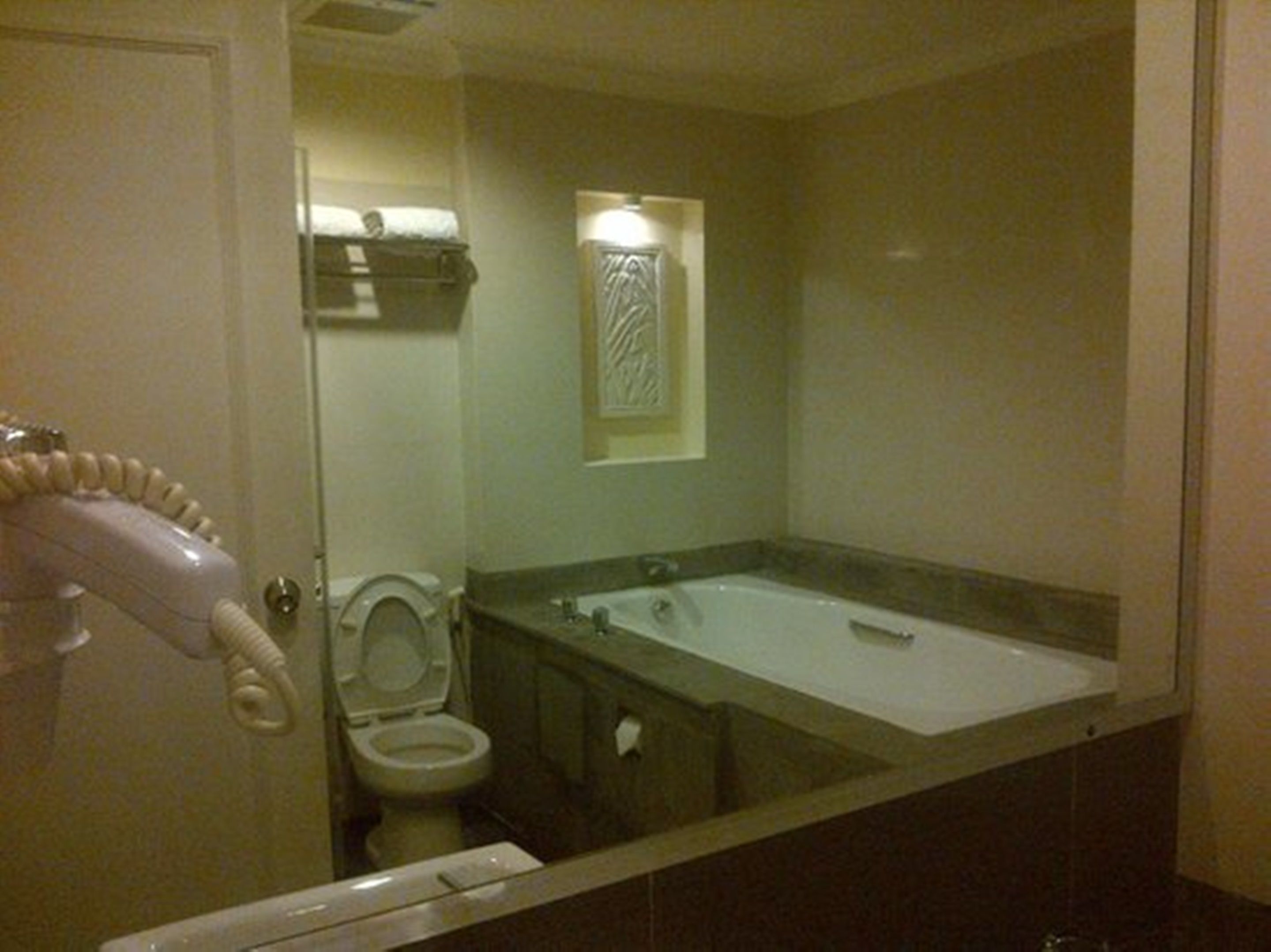 separate bathtub and shower, deep-soaking bathtub, free toiletries