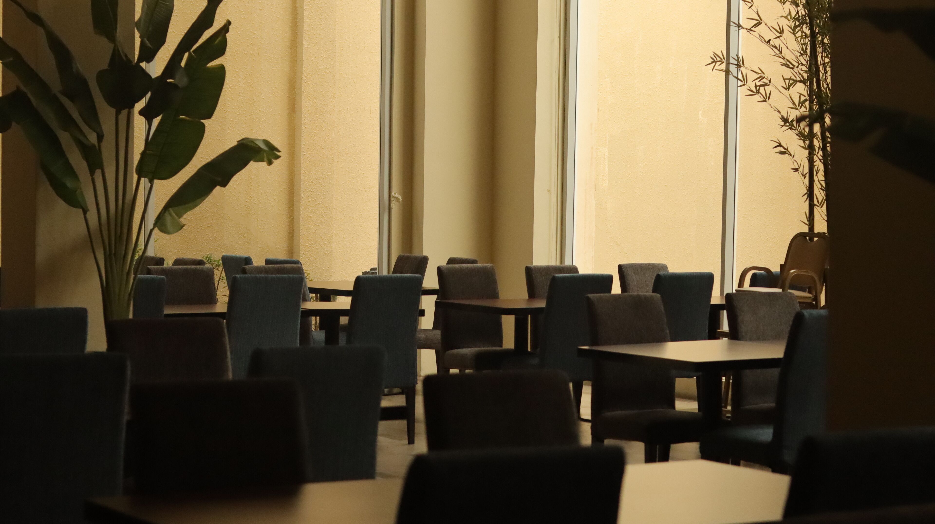 朝食 (ビュッフェ)、毎日提供 (1 名様 1210000 IDR)