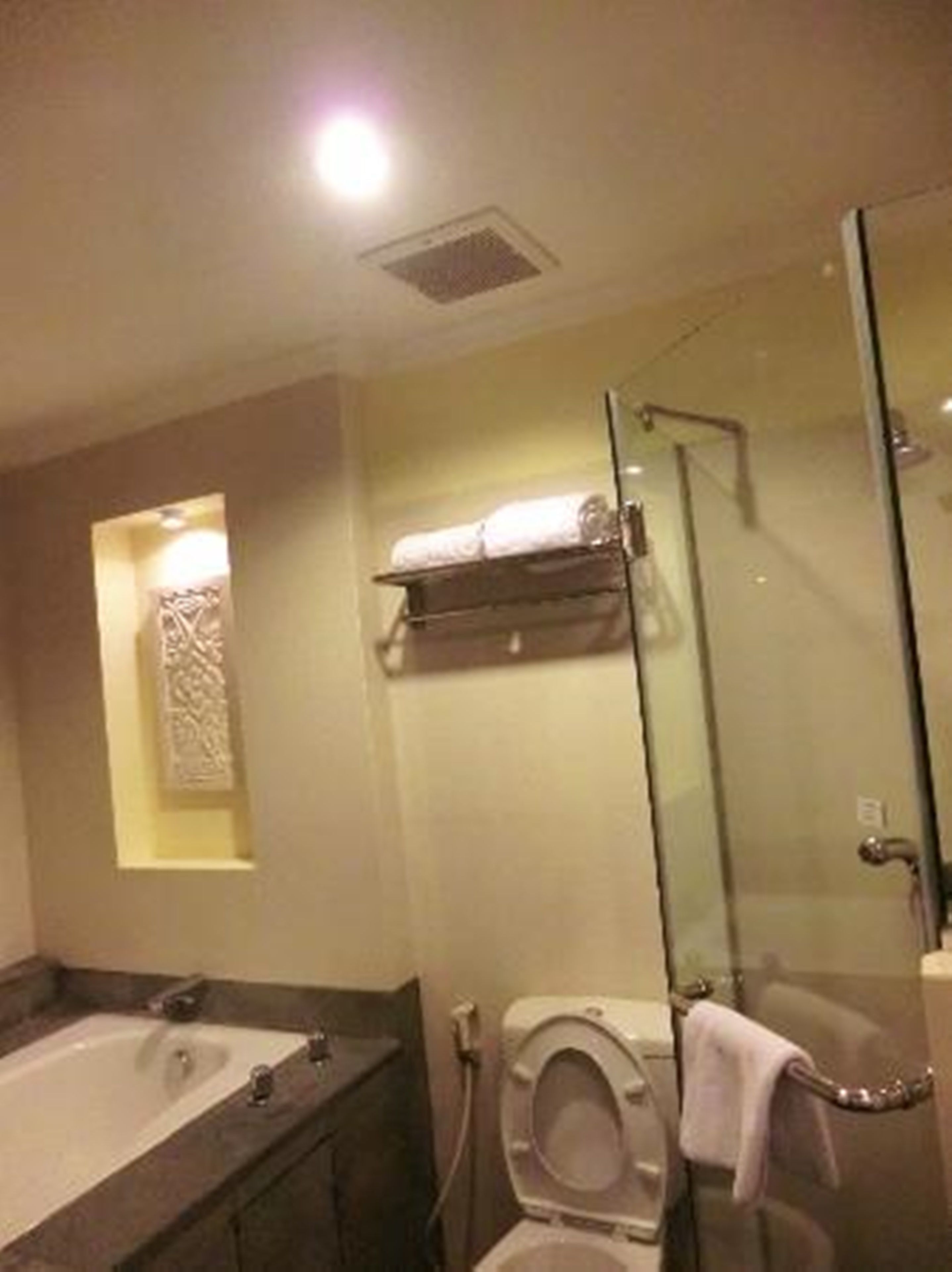 separate bathtub and shower, deep-soaking bathtub, free toiletries