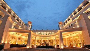 A grand hotel entrance with a large archway and a fountain in the center. - Harmoni One Convention Hotel & Service Apartments (Batam)