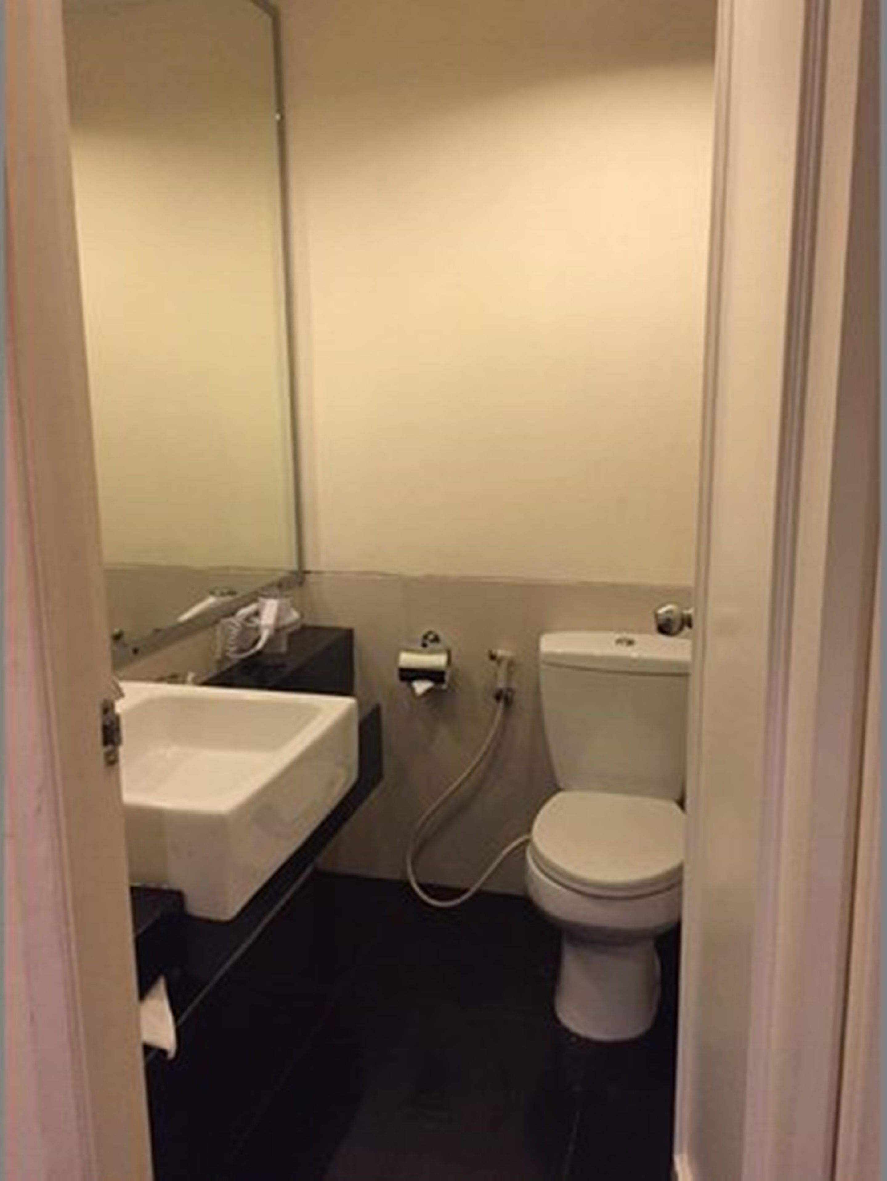 separate bathtub and shower, deep-soaking bathtub, free toiletries