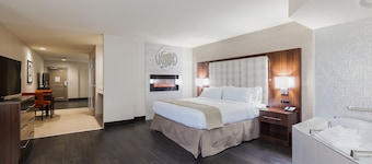 Holiday Inn Express & Suites Eureka by IHG