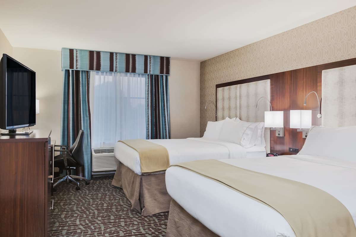 1 bedroom, Egyptian cotton sheets, premium bedding, desk