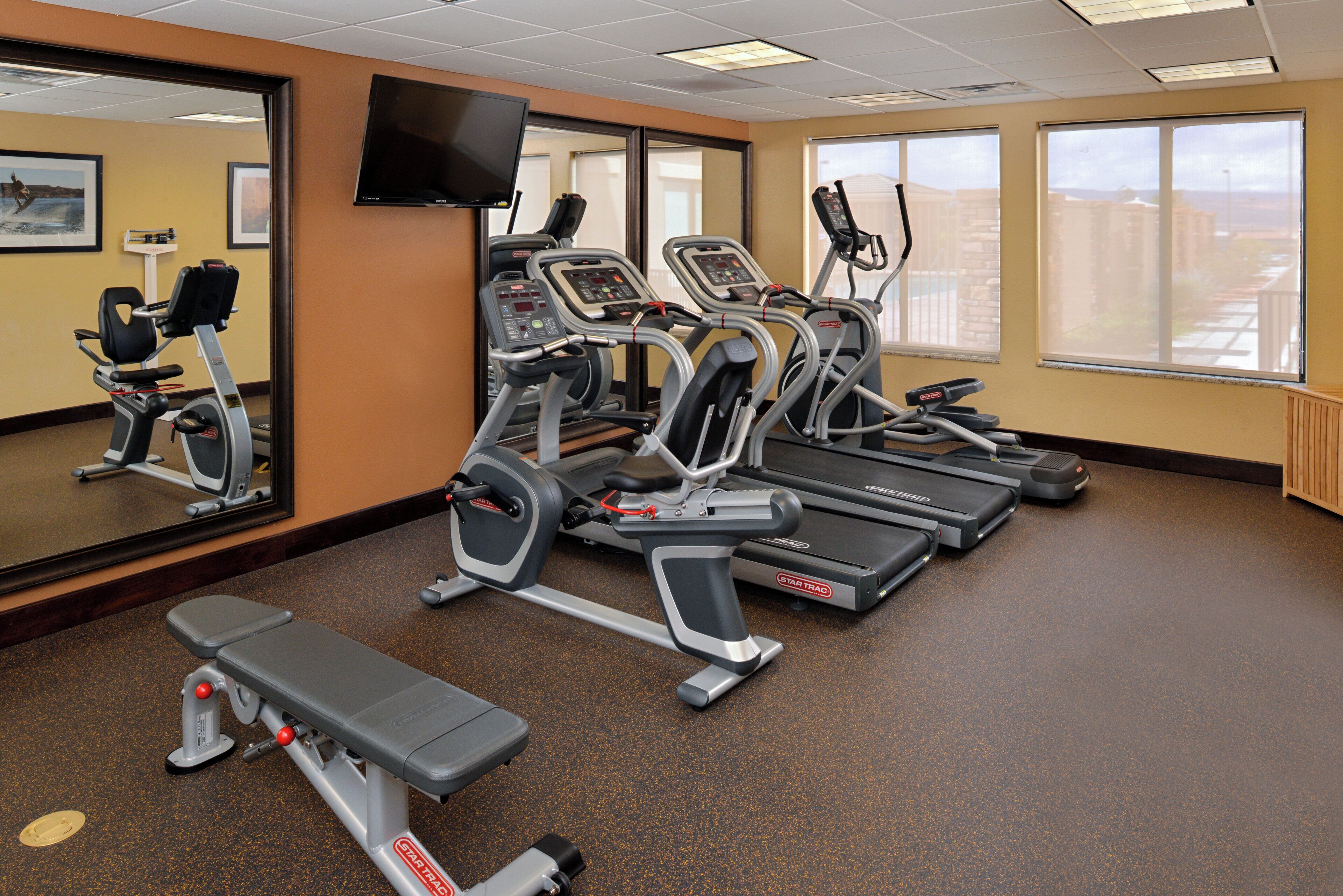 Photo - Holiday Inn Express S Page