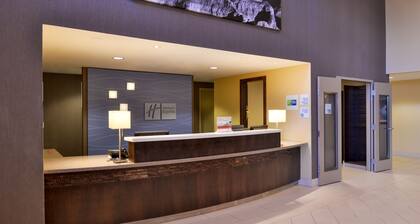 Holiday Inn Express & Suites Page - Lake Powell Area by IHG
