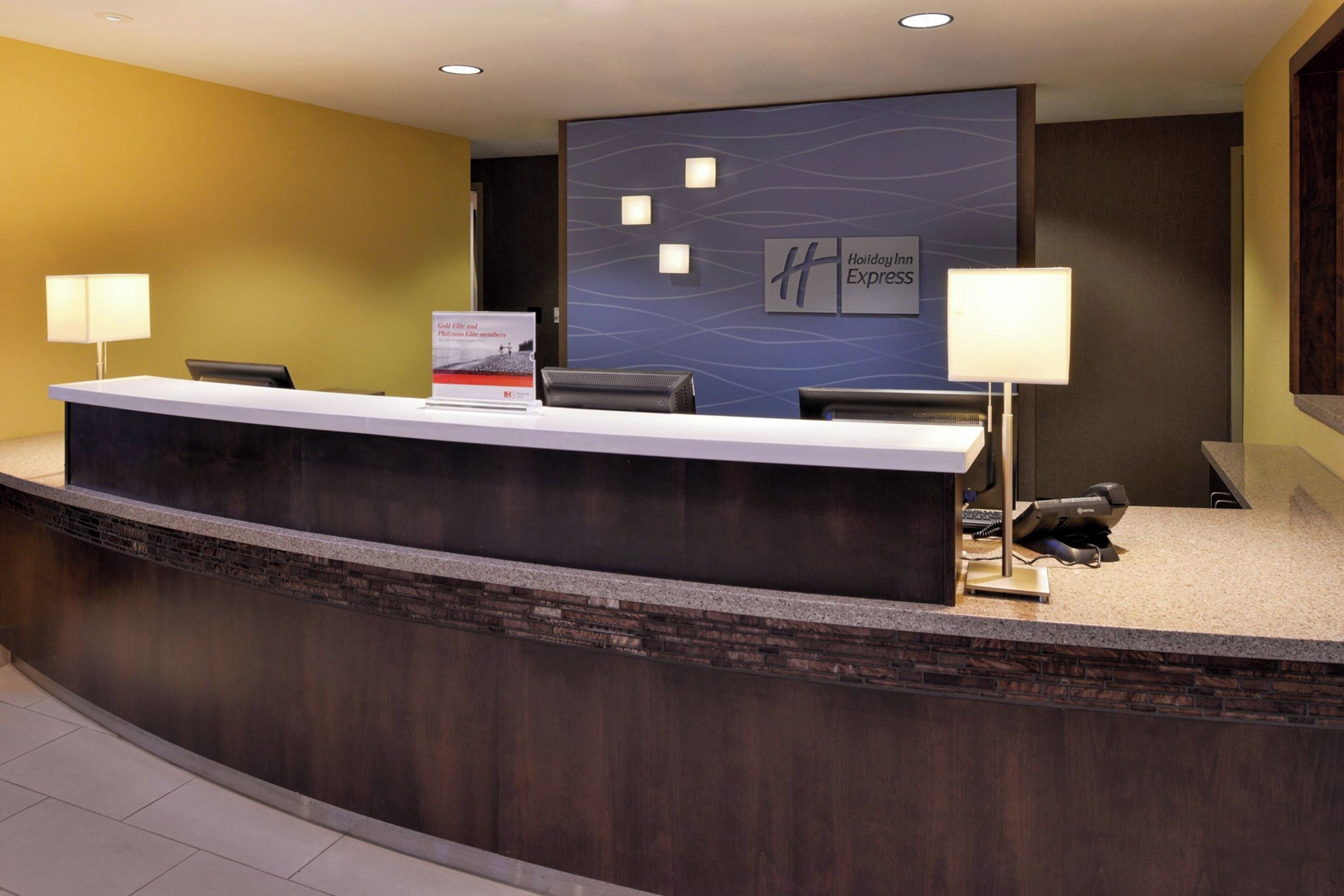 Photo - Holiday Inn Express S Page