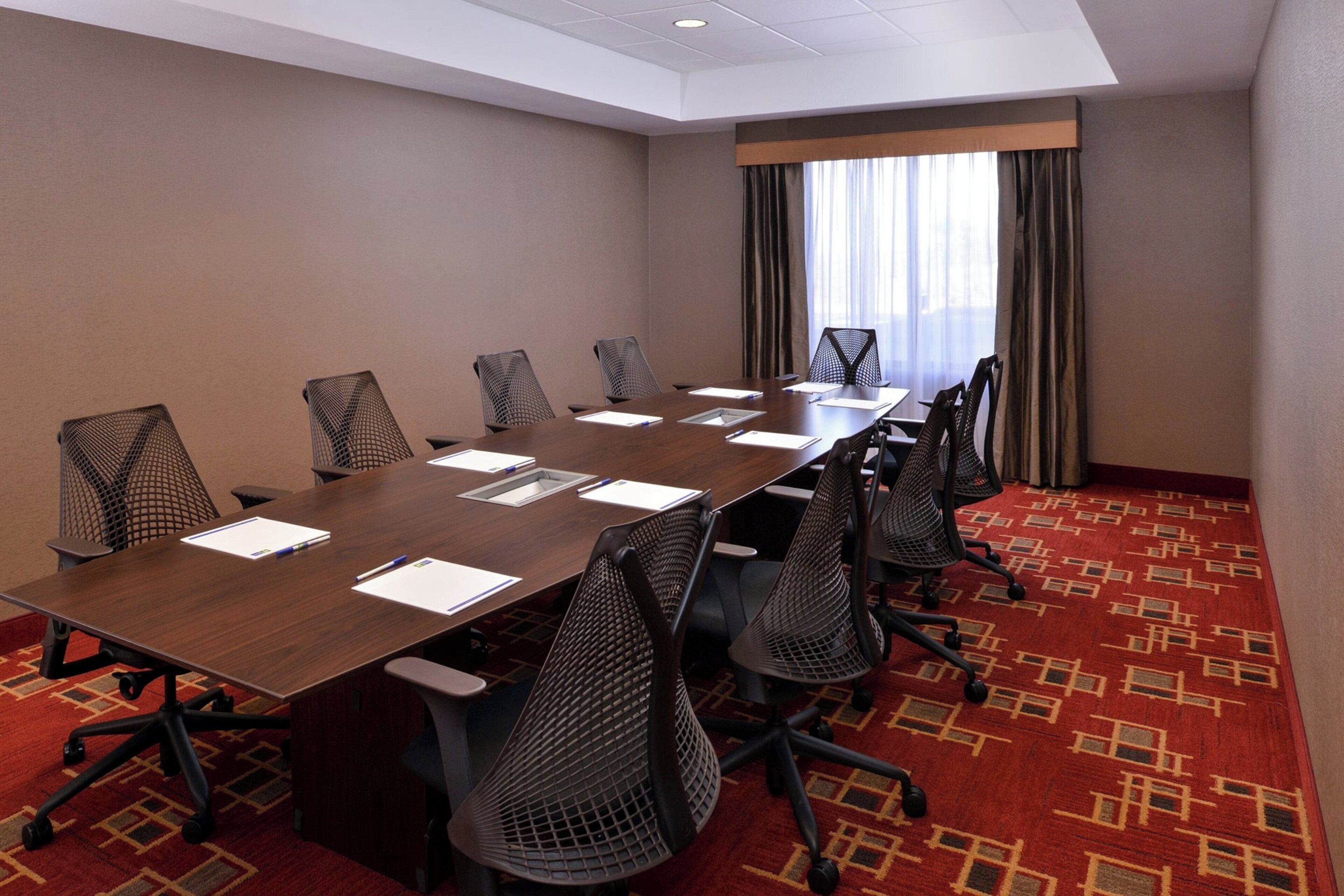 Photo - Holiday Inn Express S Page
