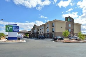 A Holiday Inn Express & Suites hotel with a parking lot and a signboard. - Holiday Inn Express & Suites Page - Lake Powell Area by IHG (Page)