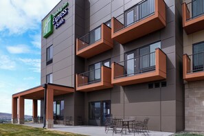A Holiday Inn Express & Suites building with a modern design, featuring balconies and outdoor seating. - Holiday Inn Express & Suites Pocatello by IHG (Pocatello)