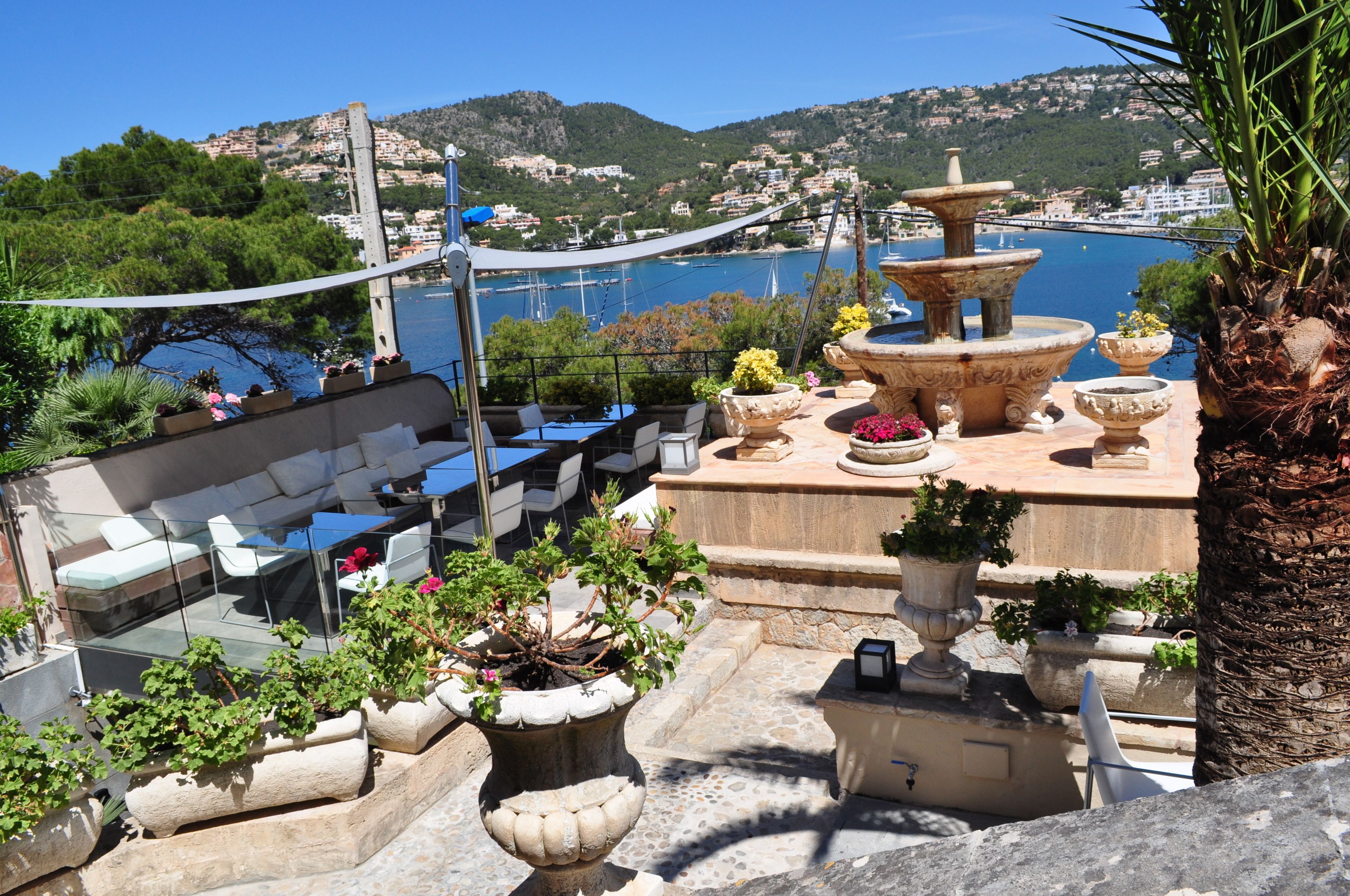 outdoor banquet area