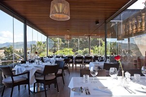 Se sirven desayunos, almuerzos, cenas y cocina mediterránea 