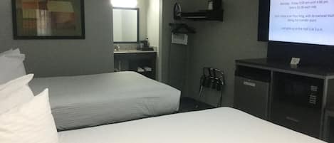 Habitación, 2 camas dobles, no fumadores | Escritorio, tabla de planchar con plancha, wifi gratis y ropa de cama