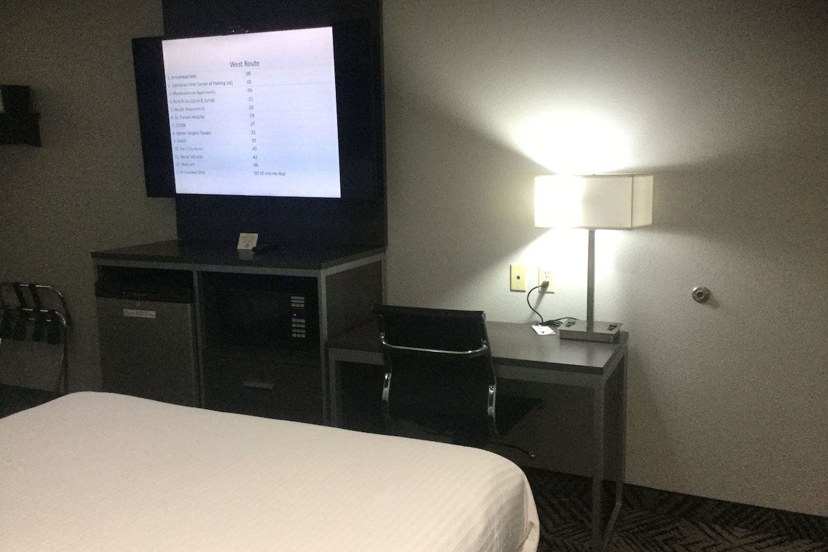 room, 2 double beds, non smoking | desk, iron/ironing board, free wifi, bed sheets