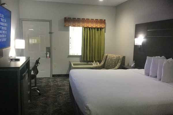 Room, 1 King Bed, Non Smoking | Desk, iron/ironing board, free WiFi, bed sheets
