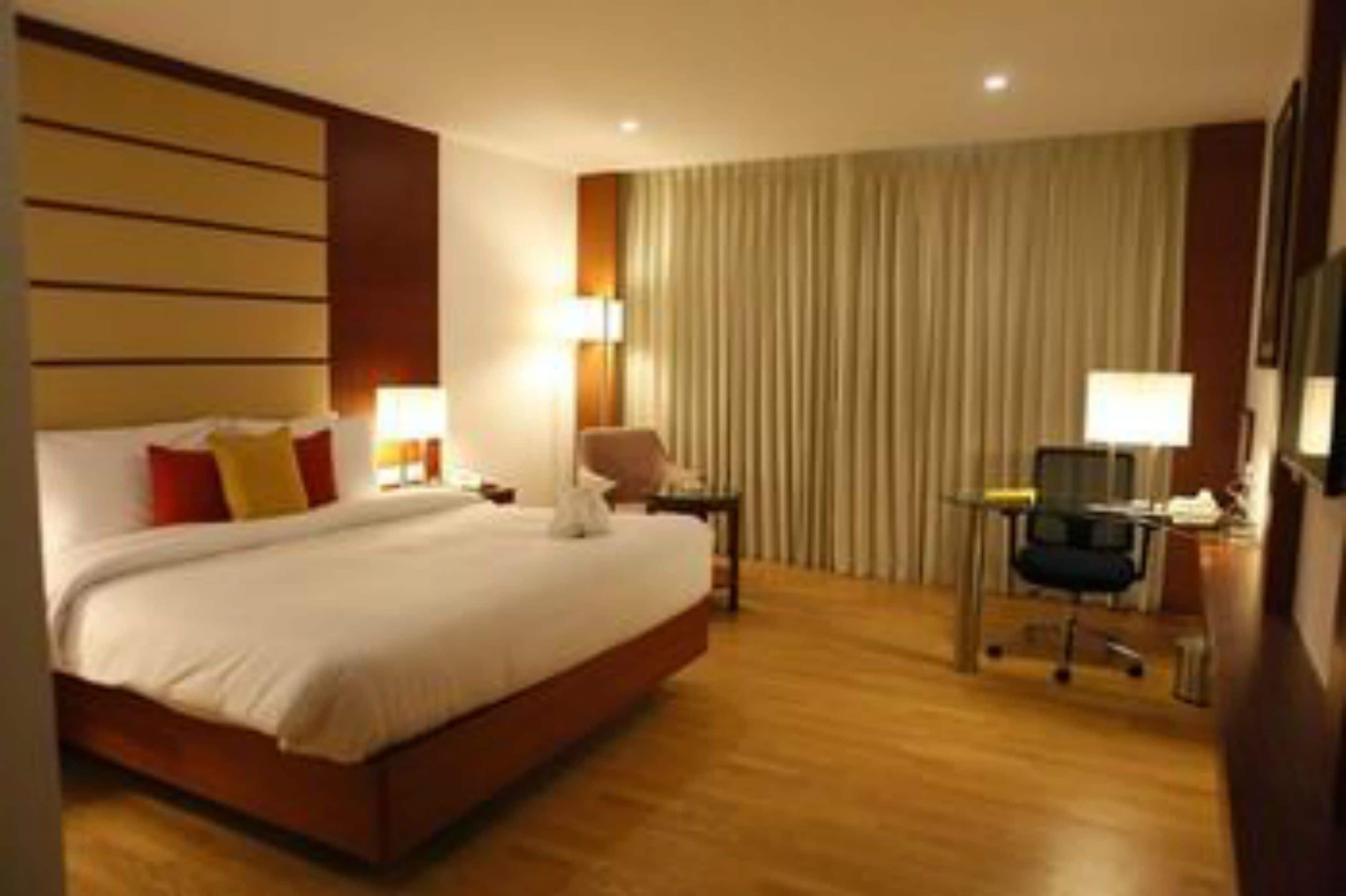 1 bedroom, egyptian cotton sheets, premium bedding, tempur-pedic beds