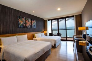 Deluxe Quadruple Room, Lake View | In-room safe, desk, blackout drapes, free WiFi - Lealea Garden Hotels - Sun Lake (Yuchi)