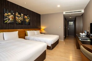 Deluxe Quadruple Room, Lake View | In-room safe, desk, blackout drapes, free WiFi