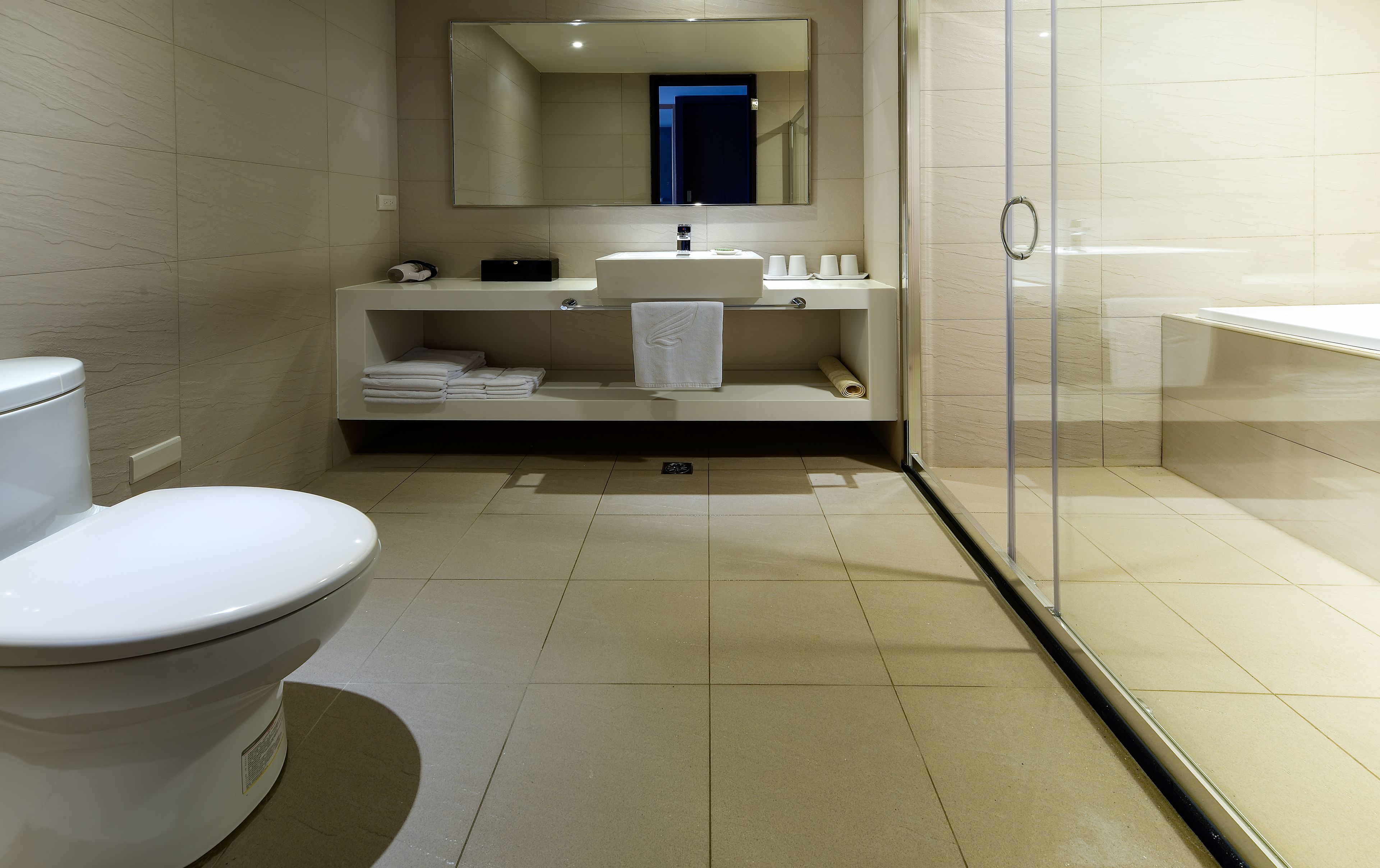 deluxe quadruple room, lake view | bathroom | shower, hydromassage showerhead, free toiletries, hair dryer