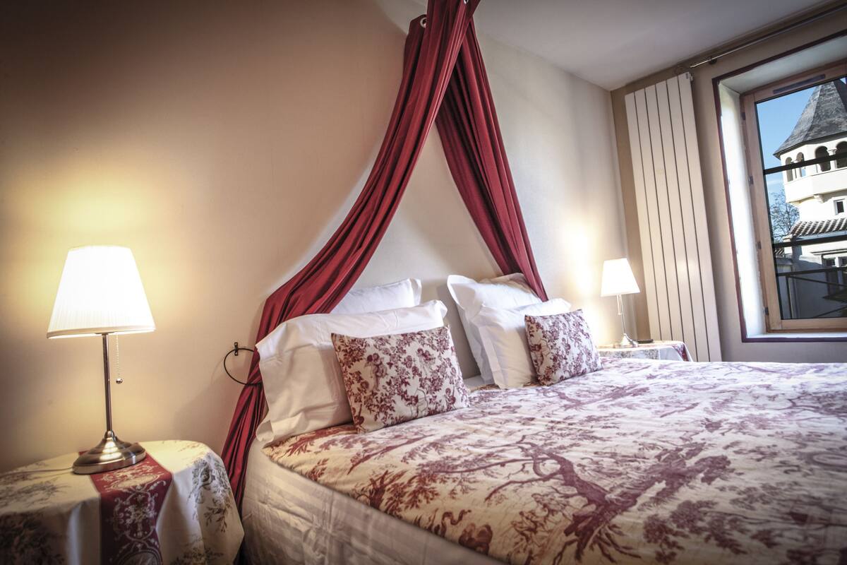 Standard Double Room | Desk, soundproofing, iron/ironing board, free WiFi