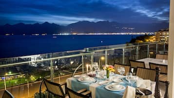 Breakfast, lunch served; international cuisine, al fresco dining