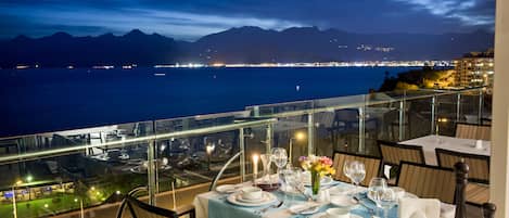 Breakfast, lunch served; international cuisine, al fresco dining