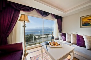 Junior Suite Room | Living area | 32-inch LED TV with satellite channels, TV, DVD player - Prime Hotel (Antalya)