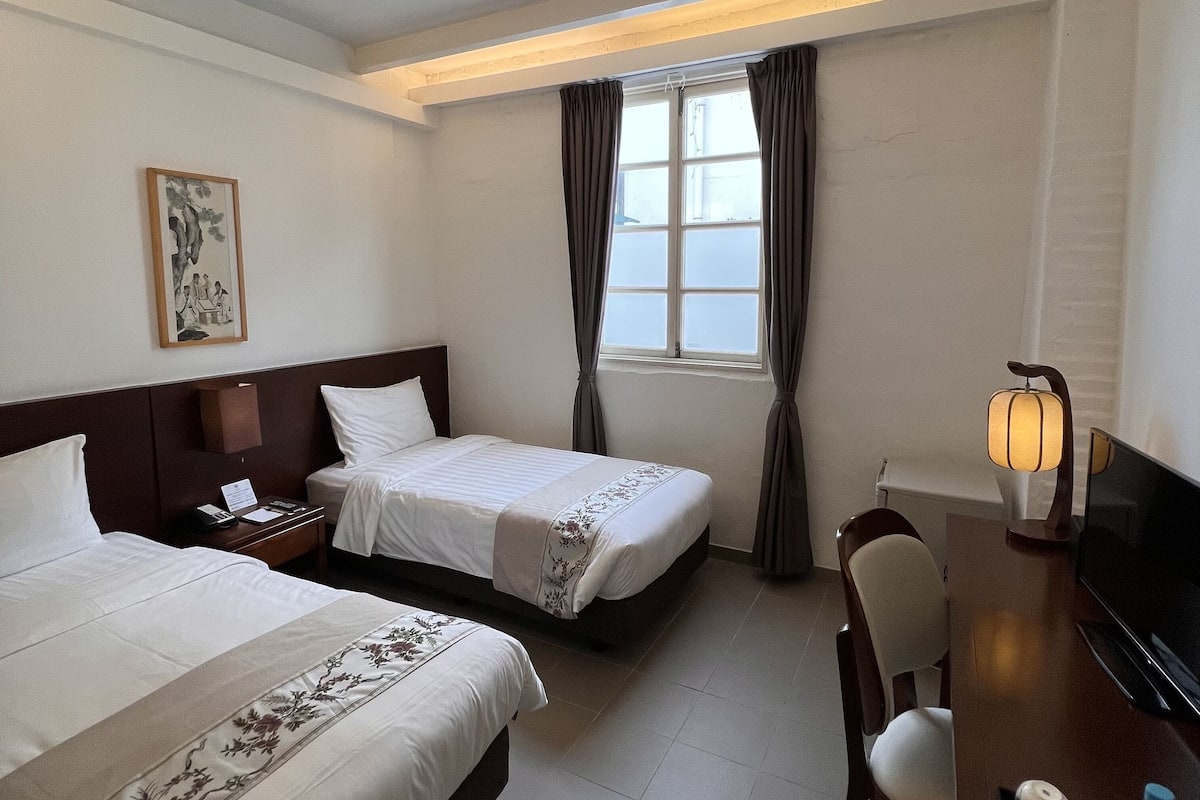 Quarto Standard | Roupas de cama premium, cofres nos quartos, escrivaninha
