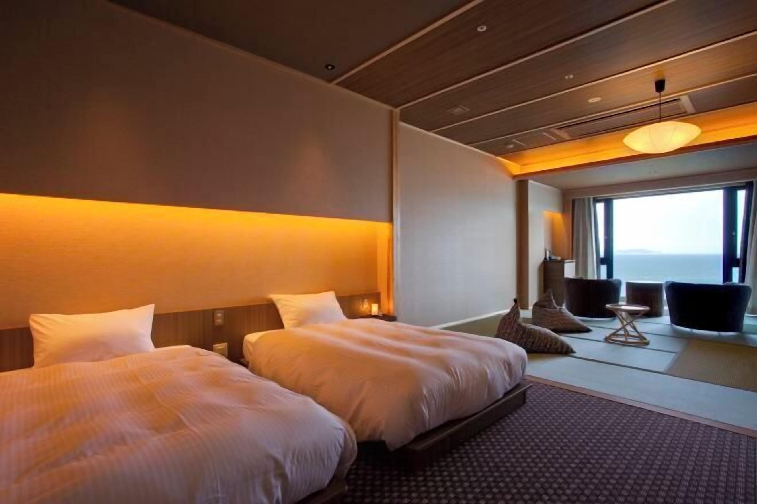 Minibar, in-room safe, free WiFi