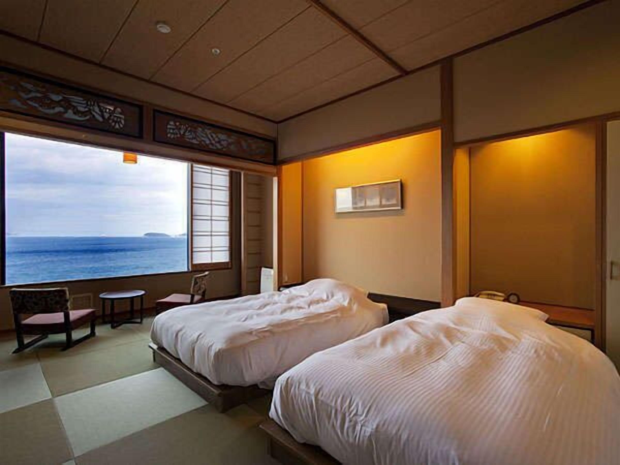 Minibar, in-room safe, free WiFi