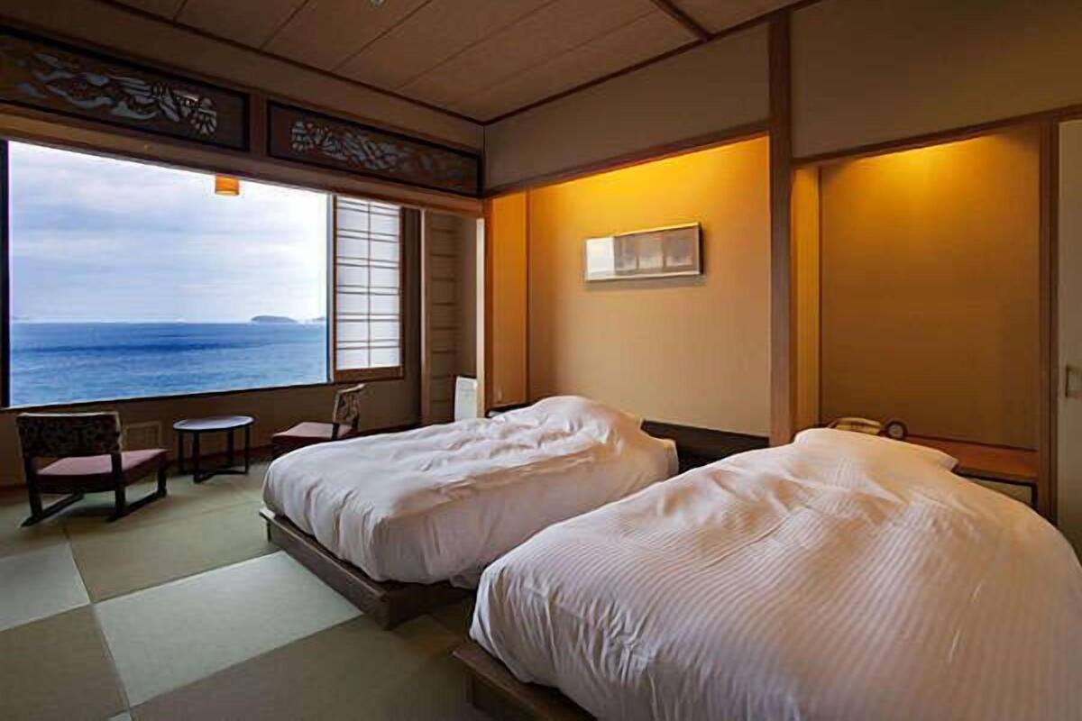 Minibar, in-room safe, free WiFi